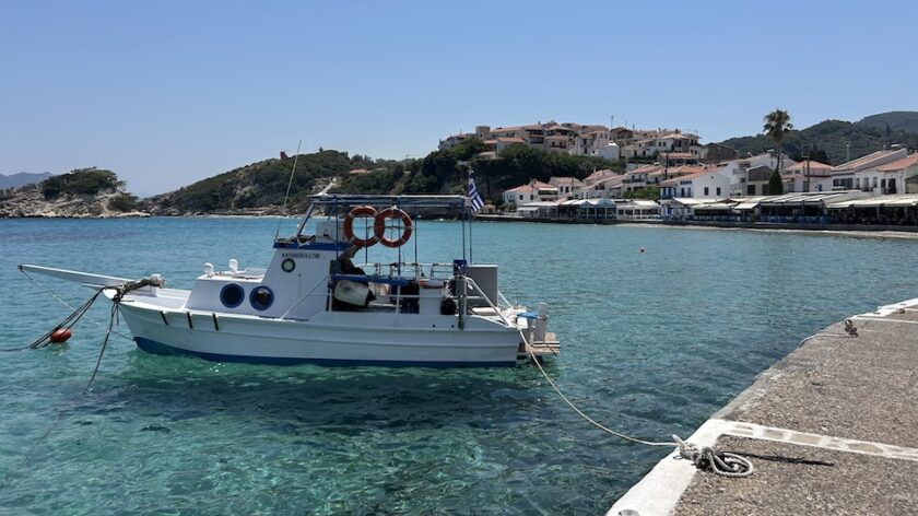 Kokkari op Samos bootje in de haven