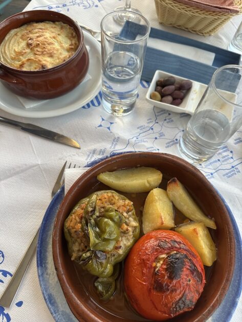 Kokkari op Samos gevulde tomaten en paprika bij restaurant La Bussola