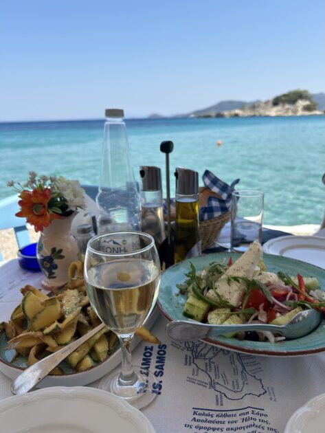 Kokkari op Samos lunch bij restaurant Stathis uitzicht