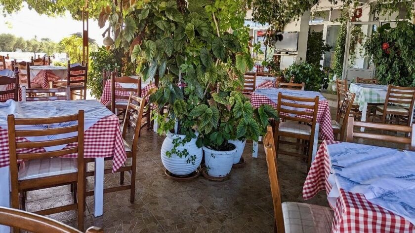 Restaurants in Kefalos op Kos - restaurant Gallini rood wit geblokte tafelkleedjes