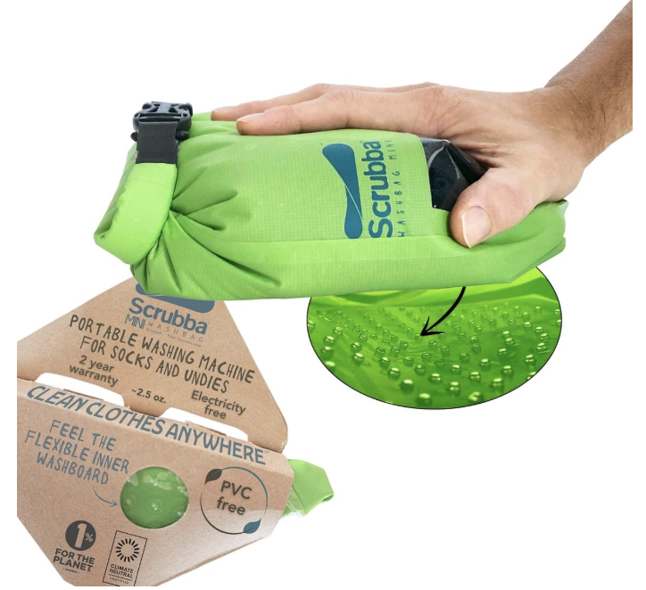 Kleding wassen op reis in de Scrubba wash bag