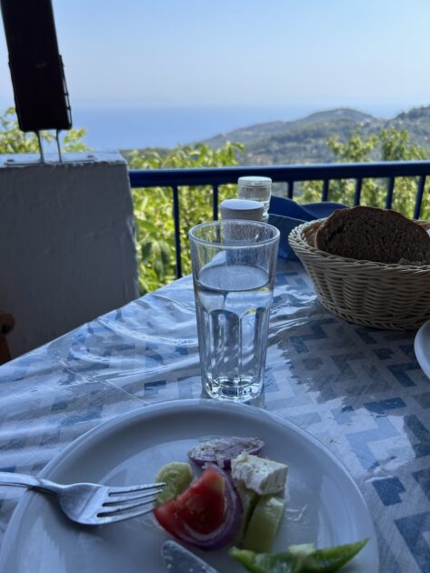 Manolates op Samos lunch bij Loukas taverna