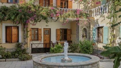 Olympia Village in Kokkari fontein