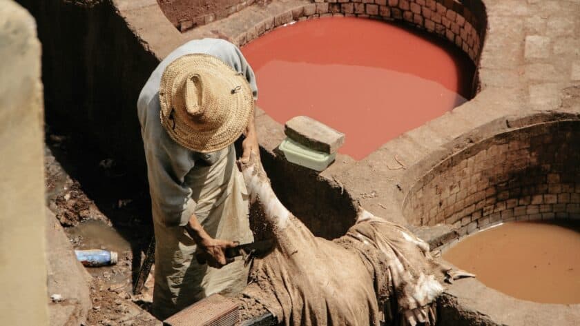 Chouara Tannery in Fez leerlooierij kleurenbad