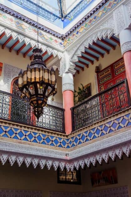 Riad bleu du sud marrakech binnenplaats detail