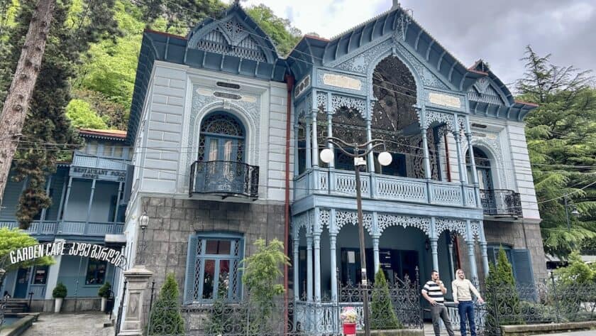Overnachten in Georgië, Bordzjomi, kuuroordstadje, Golden Tulip Hotel