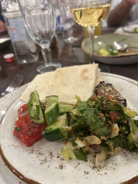 Tavern Yerevan komkommer en tomaat salade