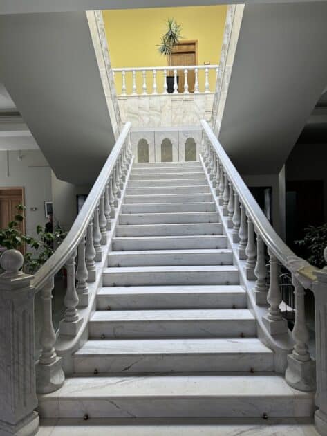 Armenië, Gjoemri, Araks hotel trap