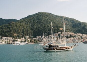 Fethiye, Lycische kust, Turkije, uitzicht op jachthaven