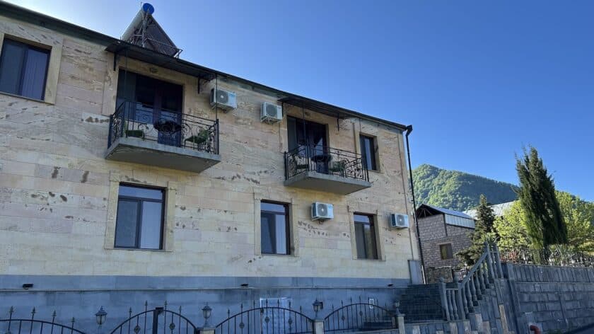 Armenië, Haghpat, Qefilyan Hotel, buitenzijde hotel