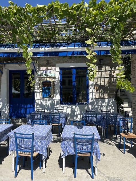 Parga Restaurants, Sakis tafeltjes