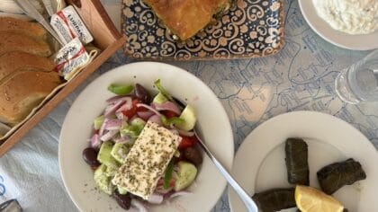 Parga Restaurants, lunch Golfo Beach, Griekse salades dolmas