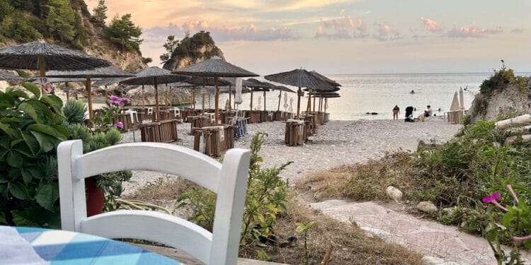 Parga restaurants, diner Golfo Beach avondschemering
