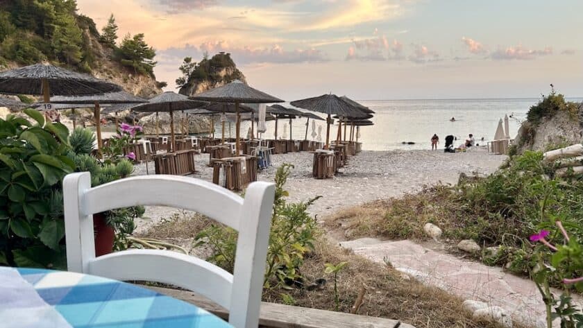 Parga restaurants, diner Golfo Beach avondschemering