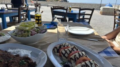 Parga restaurants, lunch Bacchos, zucchini balls, gegrilde haloumi