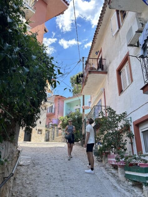 Parga straatje Mel en Boy