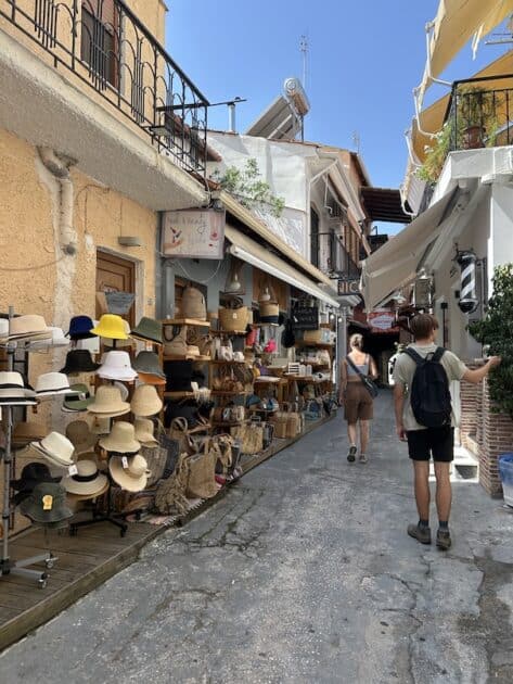 Parga straatjes, Boy Mel hoeden
