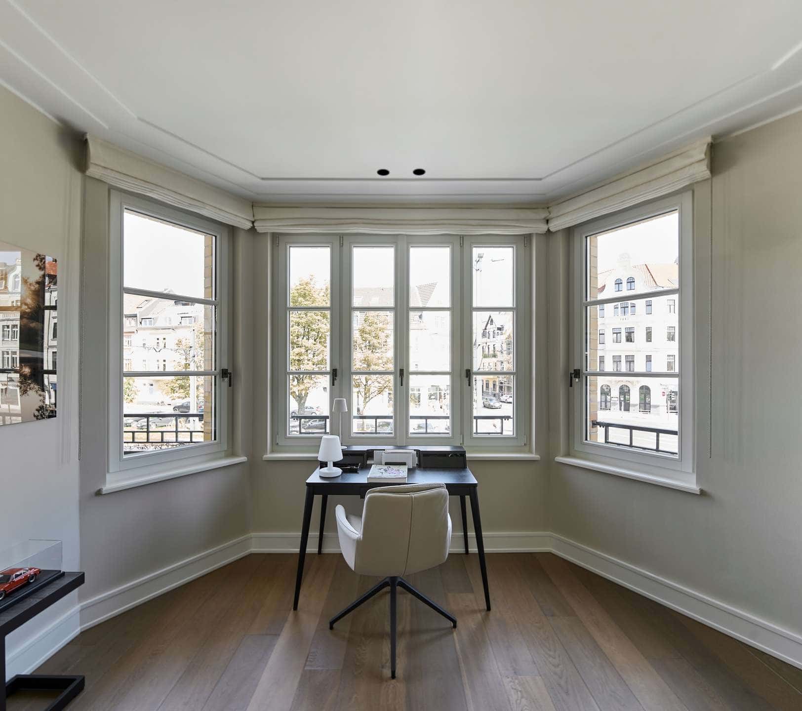 Am Belsenplatz Düsseldorf-Oberkassel apartment W 04 study with bay window