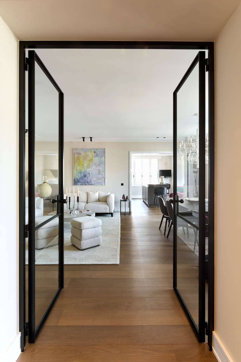 Am Belsenplatz Düsseldorf-Oberkassel apartment W 04 view into the living and dining area