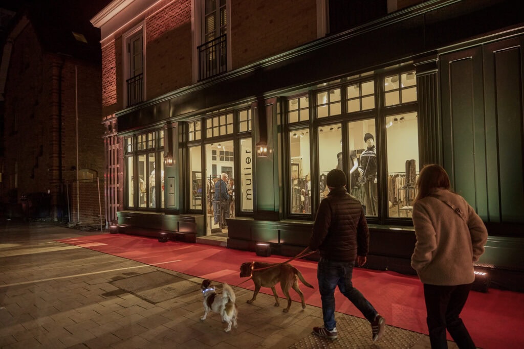 Shop Front Mulier