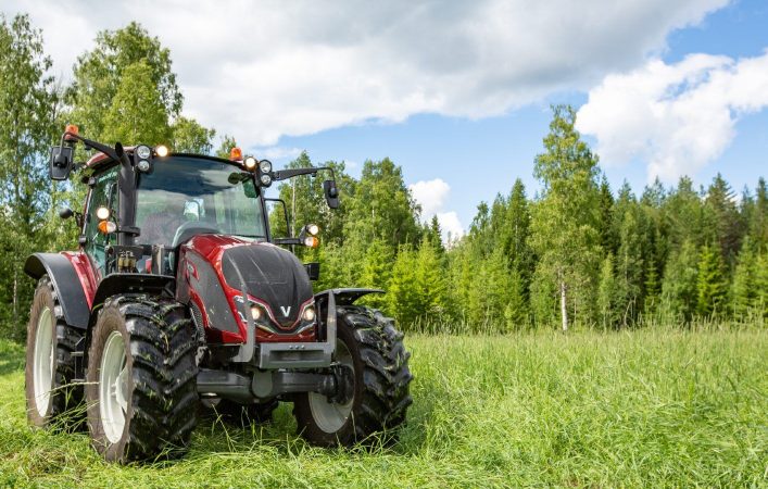 valtra-a5-series-tractor-grassland-1600-900