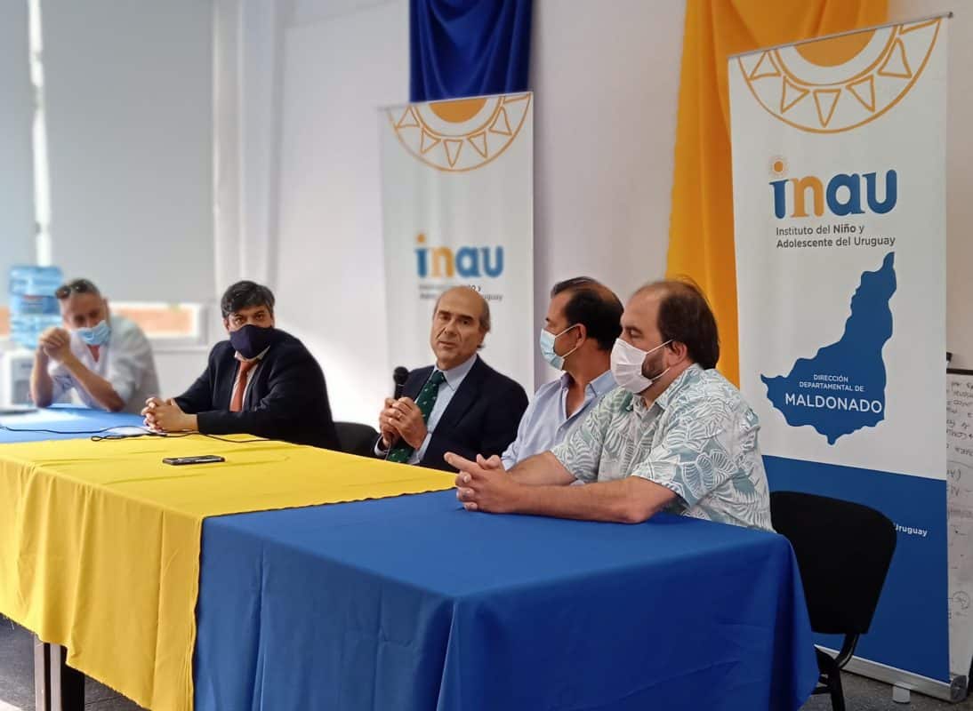 Firmaron acuerdo para vincular adolescentes del sistema de INAU Maldonado al circuito laboral
