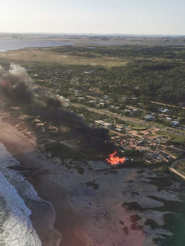 El parador «La Susana» tomó fuego esta tarde en José Ignacio