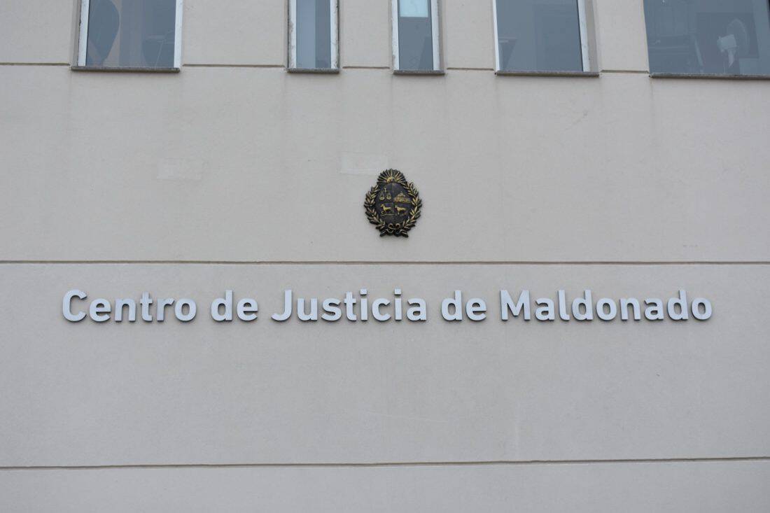Formalizaron a un escribano acusado de apropiarse de US$ 26.500 en una compraventa