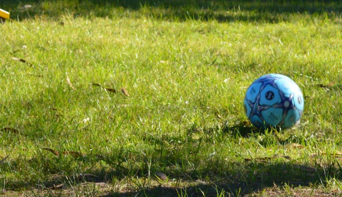 Un menor fracturado en una cancha de fútbol de Maldonado ¿por qué no fue una ambulancia?