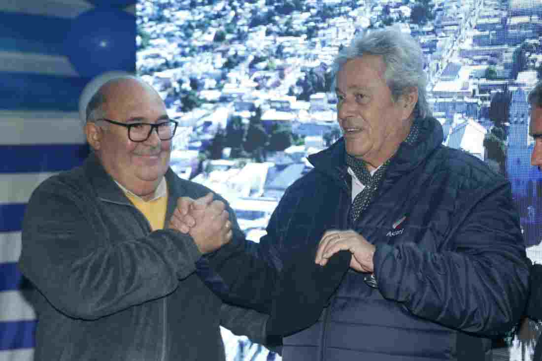 Antía anunció que primera obra de saneamiento será para San Carlos y Abella dijo que gobernará con la ropa de Antía, pero los zapatos van a ser de él
