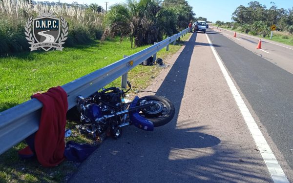 Un hombre murió y otra persona resultó gravemente herida tras chocar su moto contra una camioneta detenida en Ruta 9