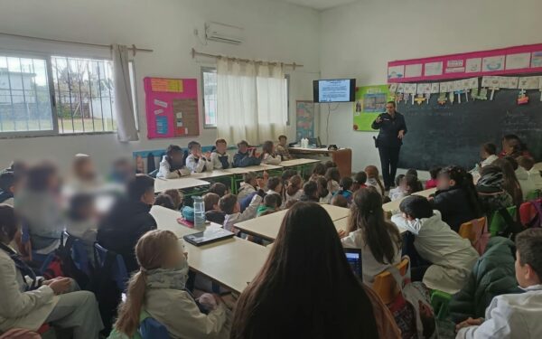 Policía Comunitaria dictó charla de prevención en escuela de Maldonado