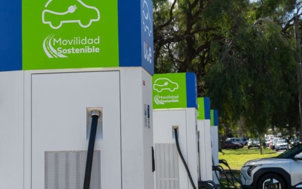 UTE inauguró la Electrolinera Malvín con ocho puntos de carga rápida