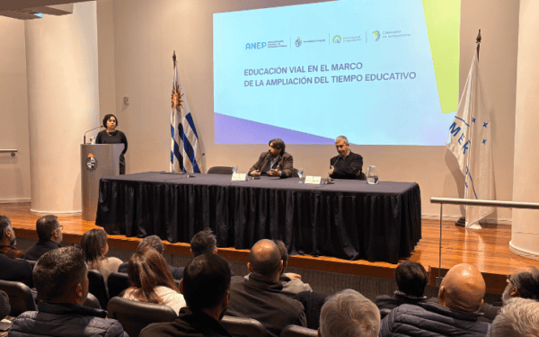 Unasev y ANEP lanzan plan piloto de educación vial en 50 liceos