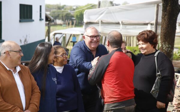 Abella visitó el Centro Comunal Mazzoni donde 33 vecinos completaron un curso de Hidroponía