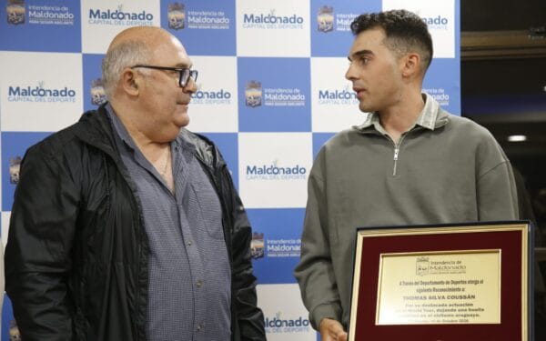 Abella reconoció a Thomas Silva Coussan por su desempeño en el ciclismo internacional