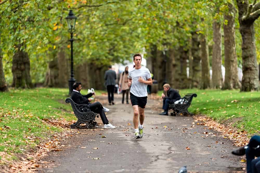 London,,Uk,-,September,12,,2018:,Man,Running,In,Alley