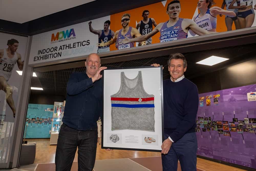 Dr Ron Hill presentation to Seb Coe (002)