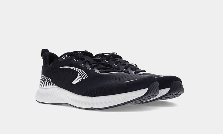 INOV8 bucks carbon plate trend with ROADFLY