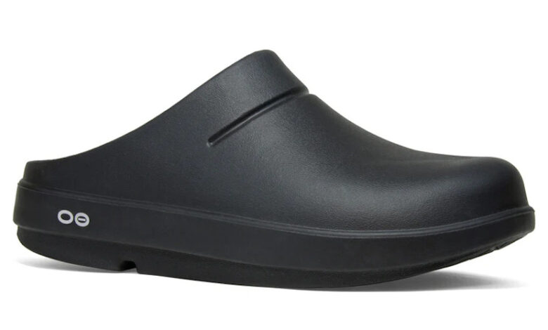 OOFOS Women's OOcloog Clog – Black