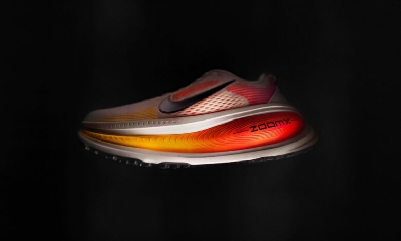 nike-vomero-18-womens-sunset-fade-1