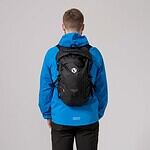 Lightweight black hiking backpack with multiple compartments and adjustable straps, ideal for trail running and outdoor activities. Designed for durability and comfort during long-distance runs.