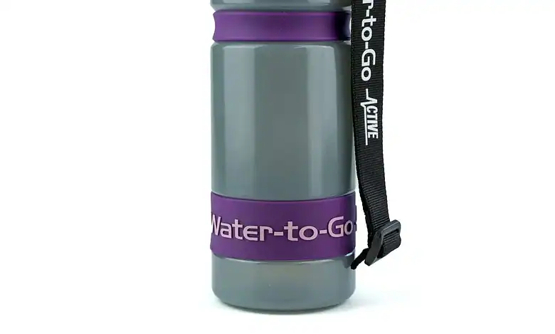 1. Reusable water bottle for runners with leak-proof lid, ergonomic design, and hydration strap, ideal for running, jogging, and outdoor fitness activities.