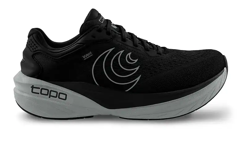 Performance TOPO Men's Phantom 4 WP running shoe designed for durability and comfort in wet conditions. Perfect for trail runners seeking reliable grip and support.