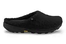 Black Topo Men's Revive slippers with fleece lining designed for indoor and outdoor comfort, featuring Vibram sole for durability and grip.