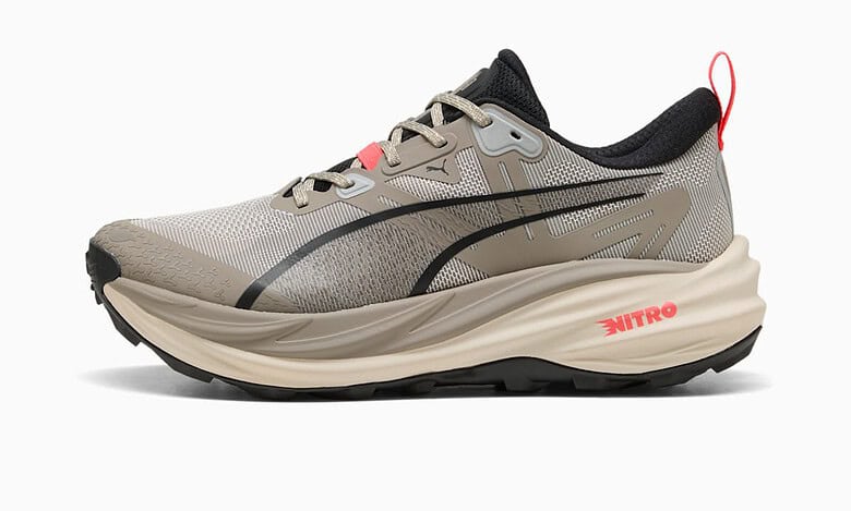 Lightweight Nike running shoes with cushioned sole, breathable mesh upper, and modern design for optimal performance and comfort during running.