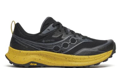 Saucony Peregrine 16 GTX trail running shoe with waterproof Gore-Tex membrane and Vibram sole, designed for wet and rugged terrain.