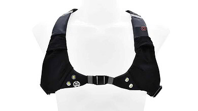Black running vest with front buckle adjustment and reflective panels, designed for runners to carry essentials. Lightweight aerodynamic harness from Running Insights.