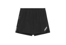 Black performance running shorts with reflective details, designed for optimal comfort and mobility during running activities.