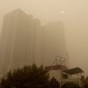वाढत्या प्रदूषणामुळे निर्बंध लागू